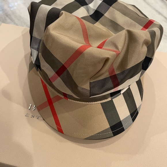 Burberry Pageboy Cap - Picture 2 of 9